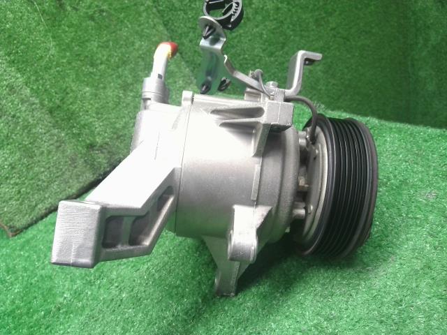 【中古】インプレッサ DBA-GJ7 　エアコン　コンプレッサー　Ａ／Ｃコンプレッサー  自社品番250695 G3U