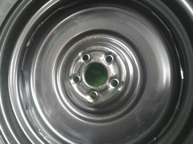 【中古】インプレッサ DBA-GJ7　スペアタイヤ 車載工具　T135/80D16　5穴　PCD100　  自社品番250695 G3U