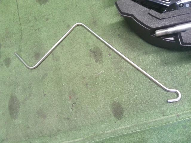 【中古】インプレッサ DBA-GJ7　スペアタイヤ 車載工具　T135/80D16　5穴　PCD100　  自社品番250695 G3U