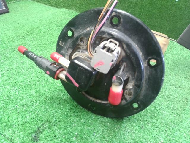 【中古】アルト LE-HA23V フューエルポンプ　燃料ポンプ　 15100-77812 自社品番250699 26U