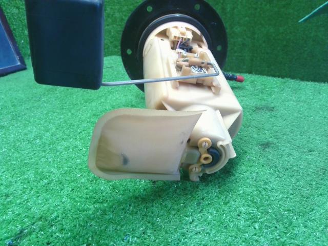 【中古】アルト LE-HA23V フューエルポンプ　燃料ポンプ　 15100-77812 自社品番250699 26U