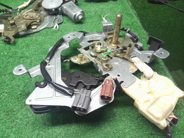 【中古】モビリオスパイク CBA-GK1 左　リア　ドアロック　ソレノイド 72662-SEY-911 自社品番250700 NH674P