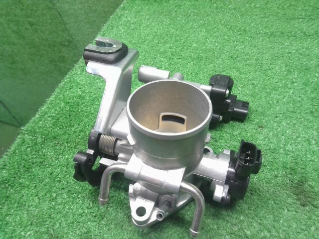 【中古】アルファード UA-ANH10W スロットルボディ  自社品番250701 1C0