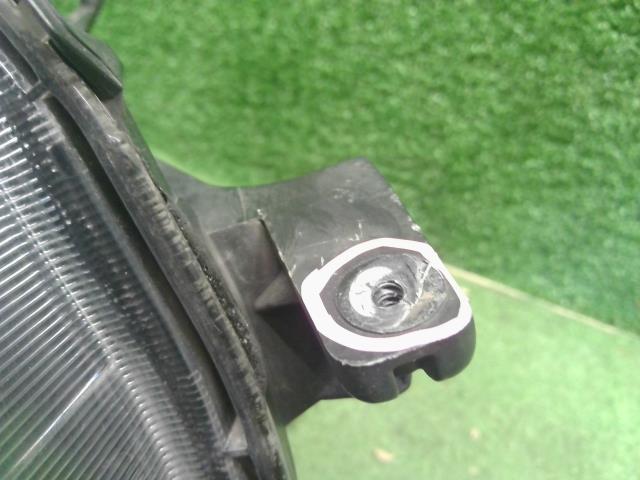 【中古】ヴォクシー DBA-ZRR70G 右 ヘッドランプ ヘッドライト  自社品番250703 070