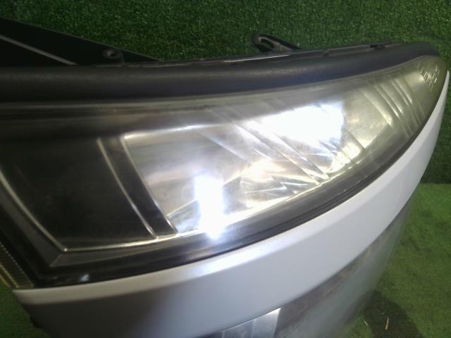 【中古】ヴォクシー DBA-ZRR70G 右 ヘッドランプ ヘッドライト  自社品番250703 070