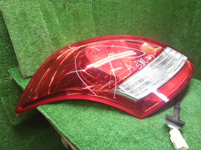 【中古】スイフト CBA-ZC32S 左テールランプ  自社品番250708 ZMT