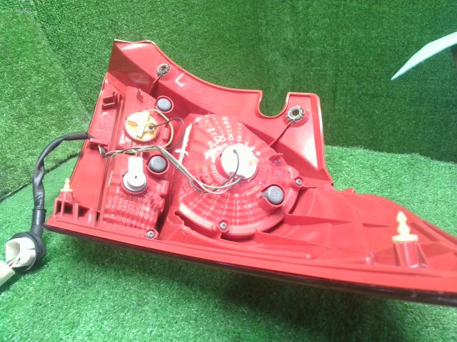 【中古】スイフト CBA-ZC32S 左テールランプ  自社品番250708 ZMT