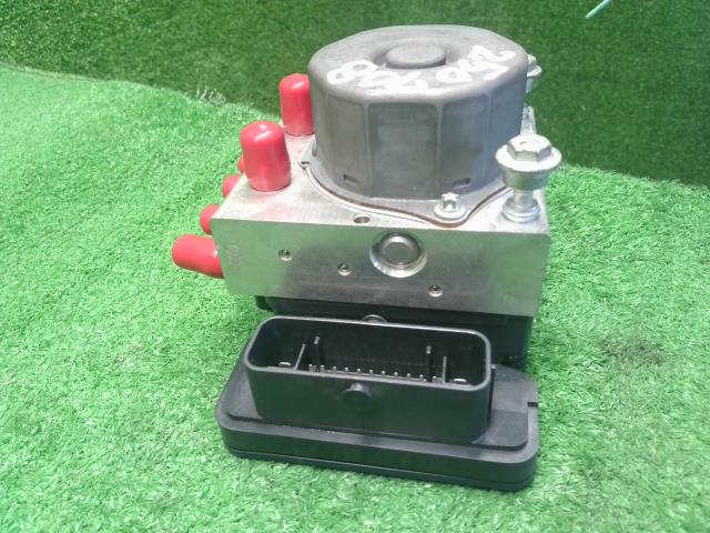 【中古】スイフト CBA-ZC32S ＡＢＳアクチュエーター  自社品番250708 ZMT