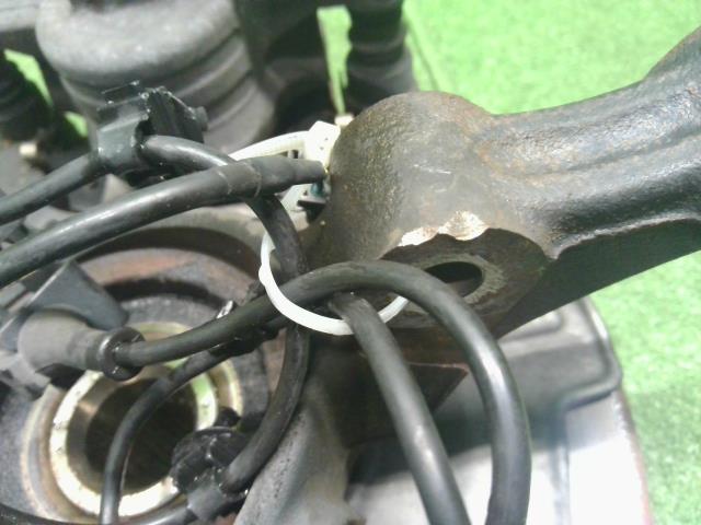 【中古】スイフト CBA-ZC32S 右　フロント　ナックルハブ　  自社品番250708 ZMT