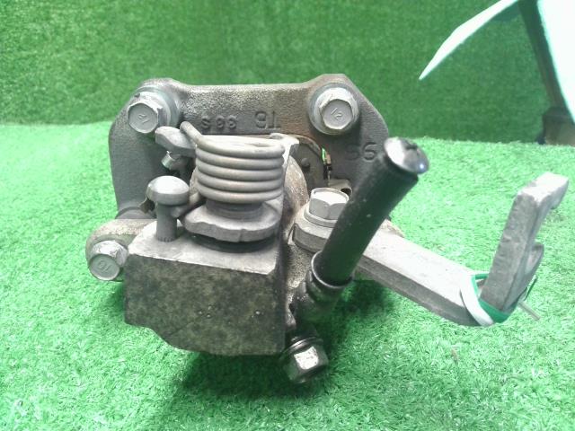 【中古】スイフト CBA-ZC32S 右　リア　ブレーキ　キャリパー  自社品番250708 ZMT