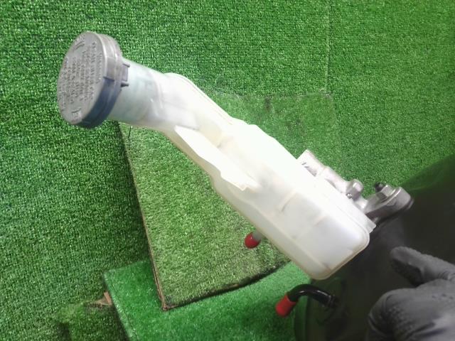 【中古】スイフト CBA-ZC32S ブレーキマスター　マスターシリンダー  自社品番250708 ZMT