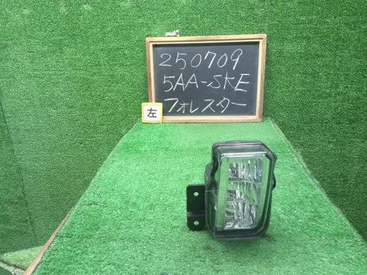 【中古】フォレスター 5AA-SKE 左フォグランプ  自社品番250709 M4Y
