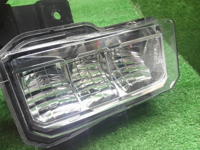 【中古】フォレスター 5AA-SKE 左フォグランプ  自社品番250709 M4Y