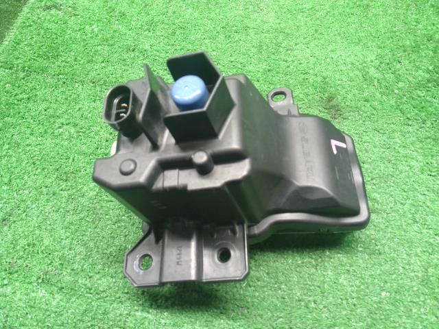 【中古】フォレスター 5AA-SKE 左フォグランプ  自社品番250709 M4Y