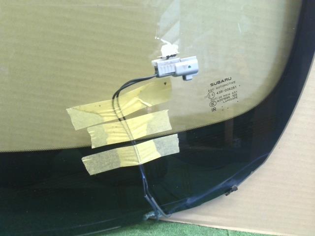 【中古】フォレスター 5AA-SKE フロント　ウイン　ドガラス  自社品番250709 M4Y