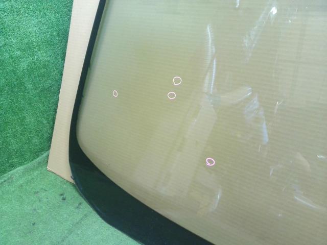 【中古】フォレスター 5AA-SKE フロント　ウイン　ドガラス  自社品番250709 M4Y