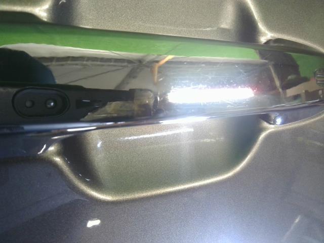 【中古】フォレスター 5AA-SKE 右　フロント　ドア  自社品番250709 M4Y