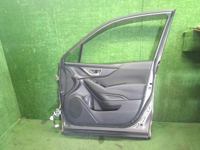 【中古】フォレスター 5AA-SKE 右　フロント　ドア  自社品番250709 M4Y