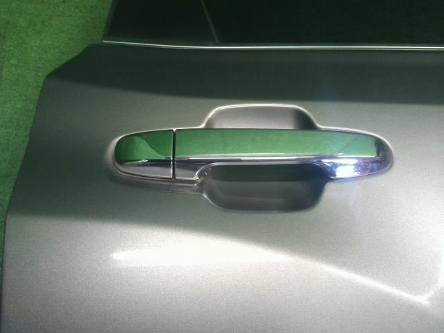 【中古】フォレスター 5AA-SKE 右　リア　ドア  自社品番250709 M4Y