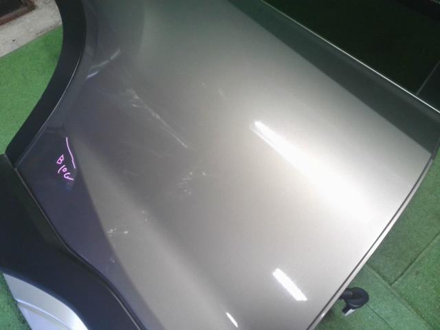 【中古】フォレスター 5AA-SKE 右　リア　ドア  自社品番250709 M4Y