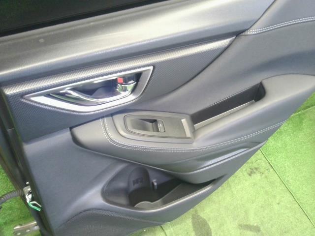 【中古】フォレスター 5AA-SKE 右　リア　ドア  自社品番250709 M4Y