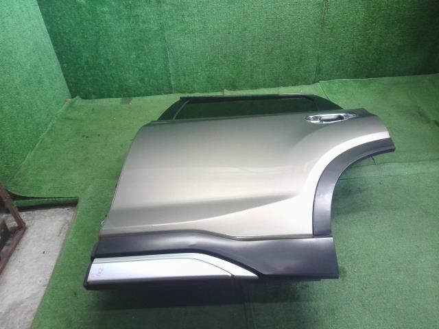 【中古】フォレスター 5AA-SKE 左　リア　ドア  自社品番250709 M4Y