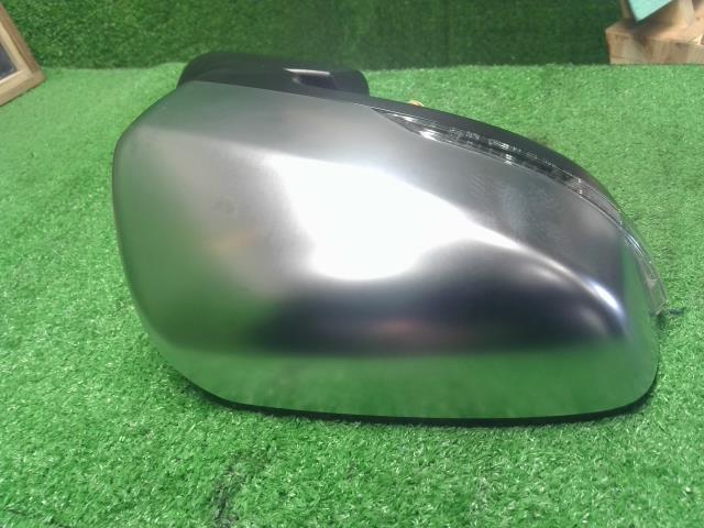 【中古】フォレスター 5AA-SKE 右　サイドミラー　ドアミラー  自社品番250709 M4Y