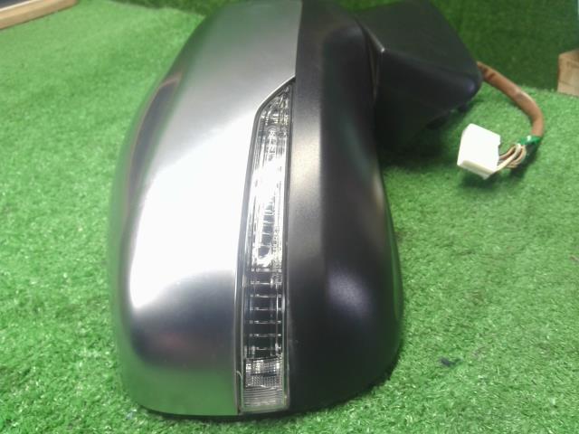 【中古】フォレスター 5AA-SKE 右　サイドミラー　ドアミラー  自社品番250709 M4Y