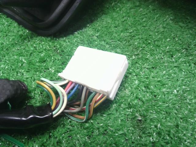 【中古】フォレスター 5AA-SKE 右　サイドミラー　ドアミラー  自社品番250709 M4Y