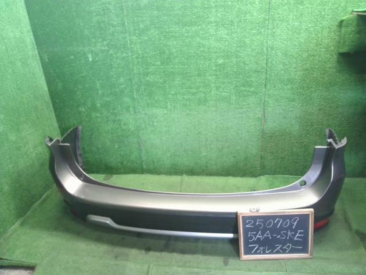 【中古】フォレスター 5AA-SKE リアバンパー  自社品番250709 M4Y