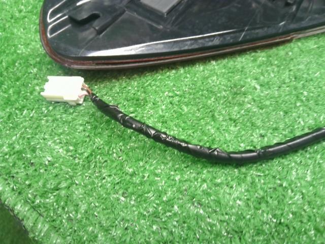 【中古】フォレスター 5AA-SKE 右テールランプ  ブレーキランプ　自社品番250709 M4Y