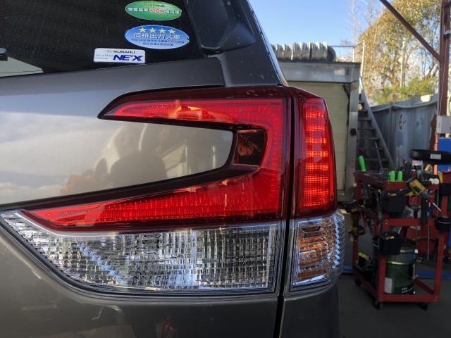 【中古】フォレスター 5AA-SKE 右テールランプ  ブレーキランプ　自社品番250709 M4Y