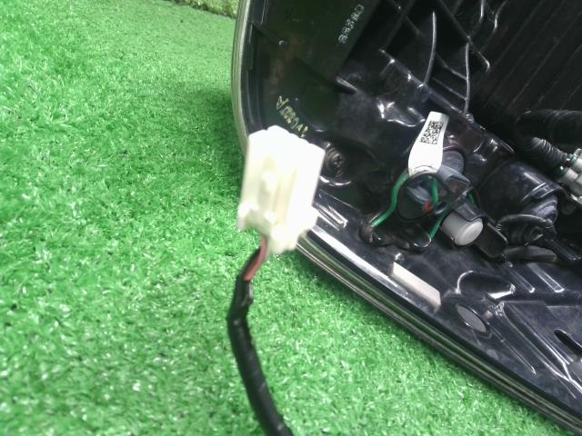 【中古】フォレスター 5AA-SKE 左テールランプ　ブレーキランプ  自社品番250709 M4Y