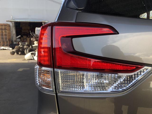 【中古】フォレスター 5AA-SKE 左テールランプ　ブレーキランプ  自社品番250709 M4Y