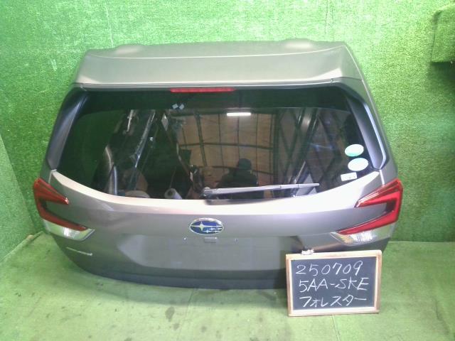 【中古】フォレスター 5AA-SKE　 バックドア　テールゲート　ハッチ  自社品番250709 M4Y