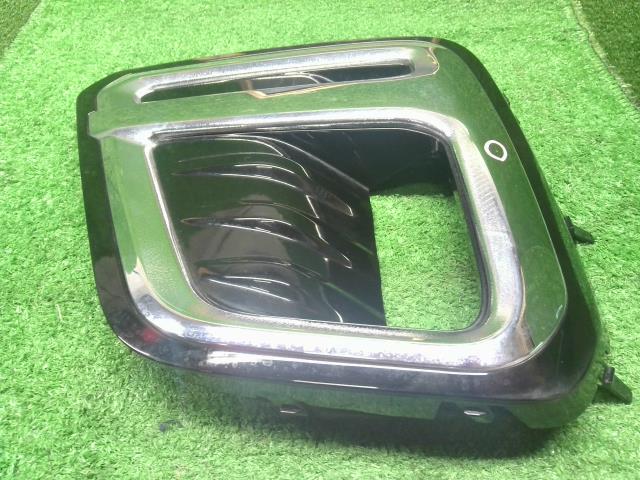 【中古】フォレスター 5AA-SKE 左 フォグカバー 　ベゼル　 自社品番250709 M4Y