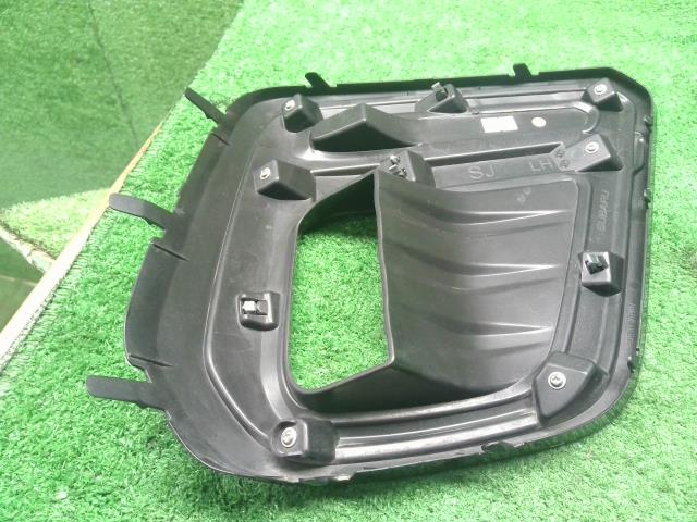 【中古】フォレスター 5AA-SKE 左 フォグカバー 　ベゼル　 自社品番250709 M4Y