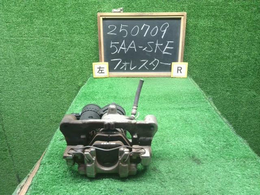 【中古】フォレスター 5AA-SKE 左　リア　ブレーキ　キャリパー  自社品番250709 M4Y