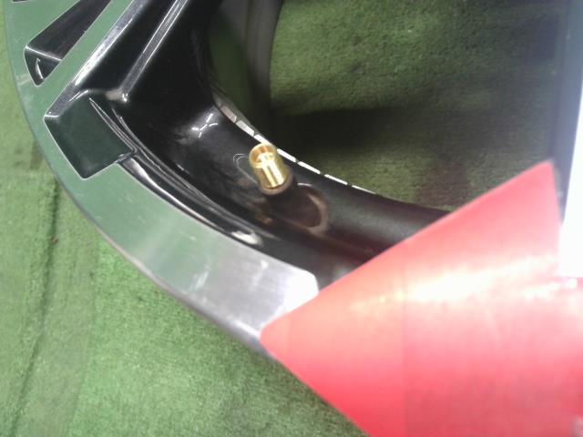 【中古】フォレスター 5AA-SKE 純正　18インチ　ホイール　7J　5H　4本セット　PCD114.3  自社品番250709 M4Y