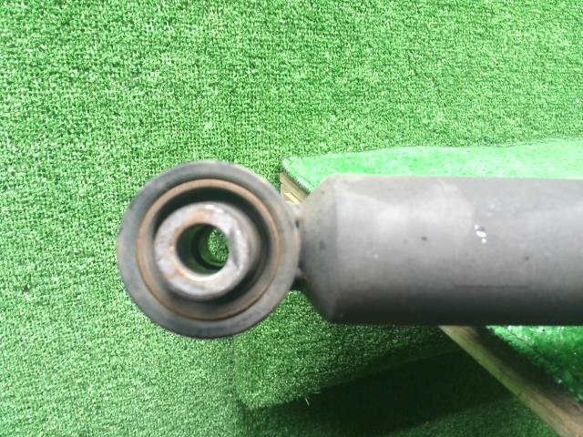 【中古】フォレスター 5AA-SKE 右　リア　ストラット　サスペンション  自社品番250709 M4Y