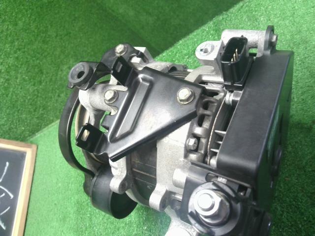 【中古】フォレスター 5AA-SKE オルタネーター  自社品番250709 M4Y