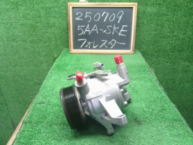 【中古】フォレスター 5AA-SKE　エアコンコンプレッサー　Ａ／Ｃコンプレッサー  自社品番250709 M4Y