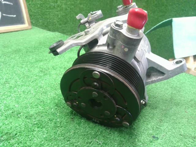 【中古】フォレスター 5AA-SKE　エアコンコンプレッサー　Ａ／Ｃコンプレッサー  自社品番250709 M4Y