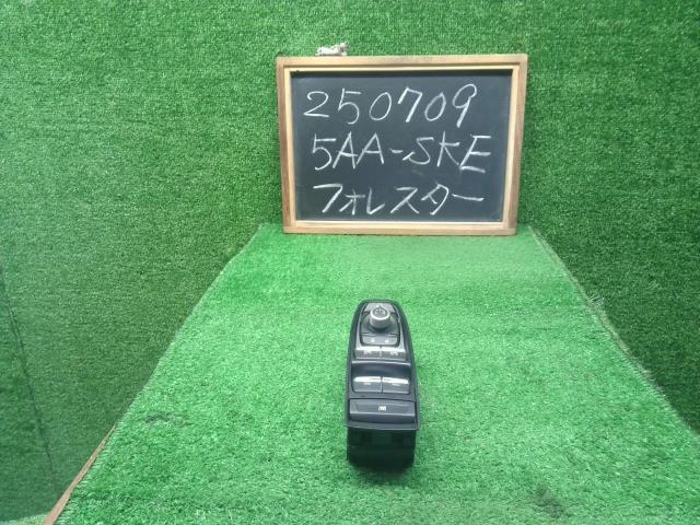 【中古】フォレスター 5AA-SKE パワーウインドウスイッチ  自社品番250709 M4Y