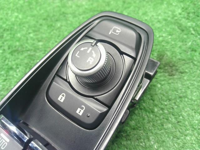 【中古】フォレスター 5AA-SKE パワーウインドウスイッチ  自社品番250709 M4Y