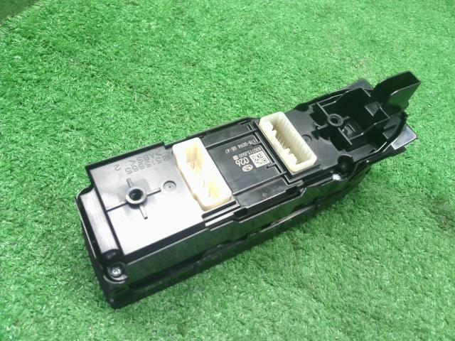 【中古】フォレスター 5AA-SKE パワーウインドウスイッチ  自社品番250709 M4Y