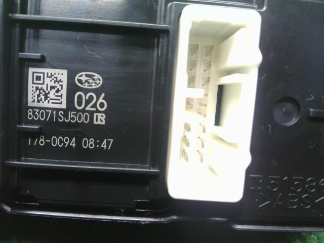 【中古】フォレスター 5AA-SKE パワーウインドウスイッチ  自社品番250709 M4Y