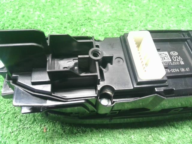 【中古】フォレスター 5AA-SKE パワーウインドウスイッチ  自社品番250709 M4Y