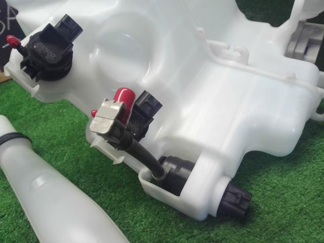 【中古】フォレスター 5AA-SKE ウォッシャータンク  自社品番250709 M4Y