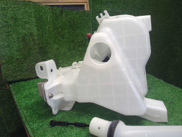 【中古】フォレスター 5AA-SKE ウォッシャータンク  自社品番250709 M4Y
